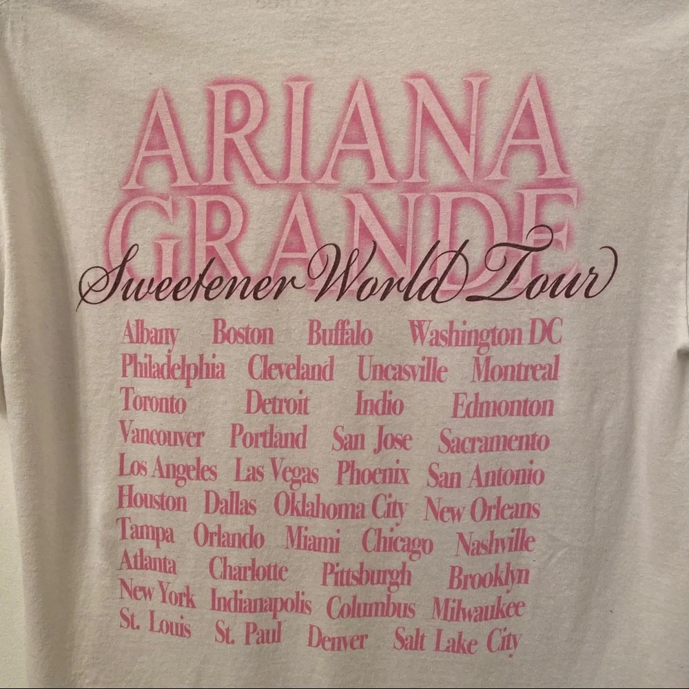Ariana Grande‎ - Picture 2 of 5
